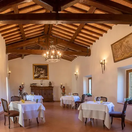 Borgo Petroro فندق تودي