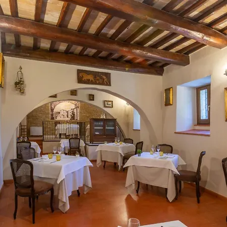 Borgo Petroro 3*
