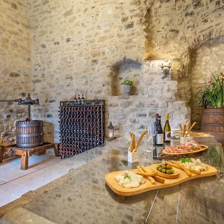 Ξενοδοχείο Borgo Petroro 3*