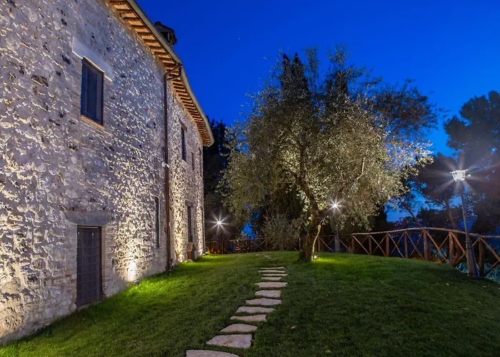 Borgo Petroro فندق تودي