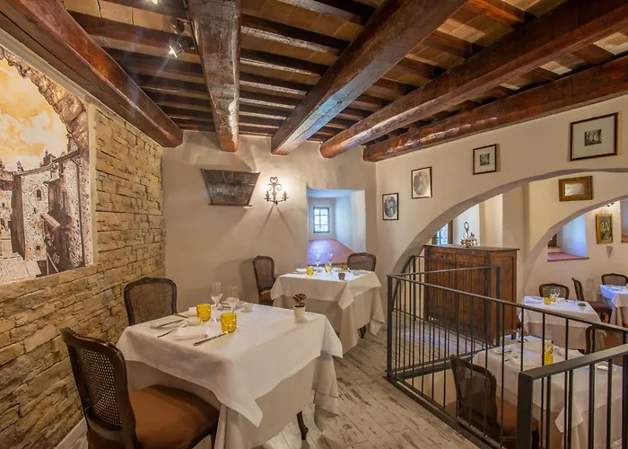 Borgo Petroro 3* تودي