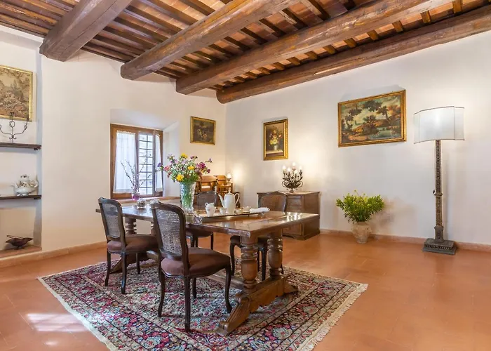 Borgo Petroro تودي