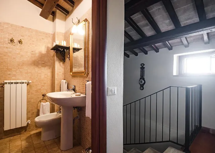 Borgo Petroro 3* تودي